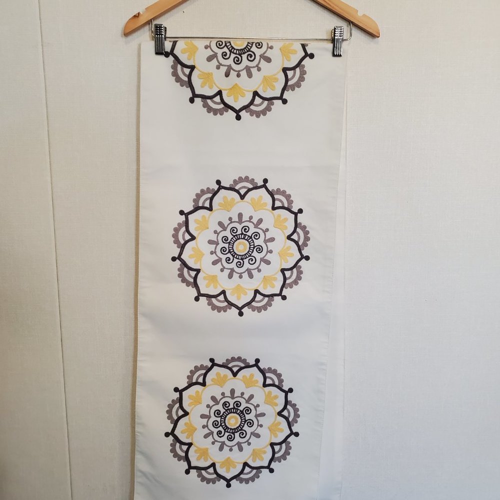 Table runner. Measures about 70 x 14 inches.‎